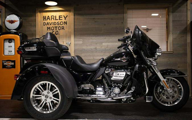 2022 Tri Glide® Ultra (FLHTCUTG)