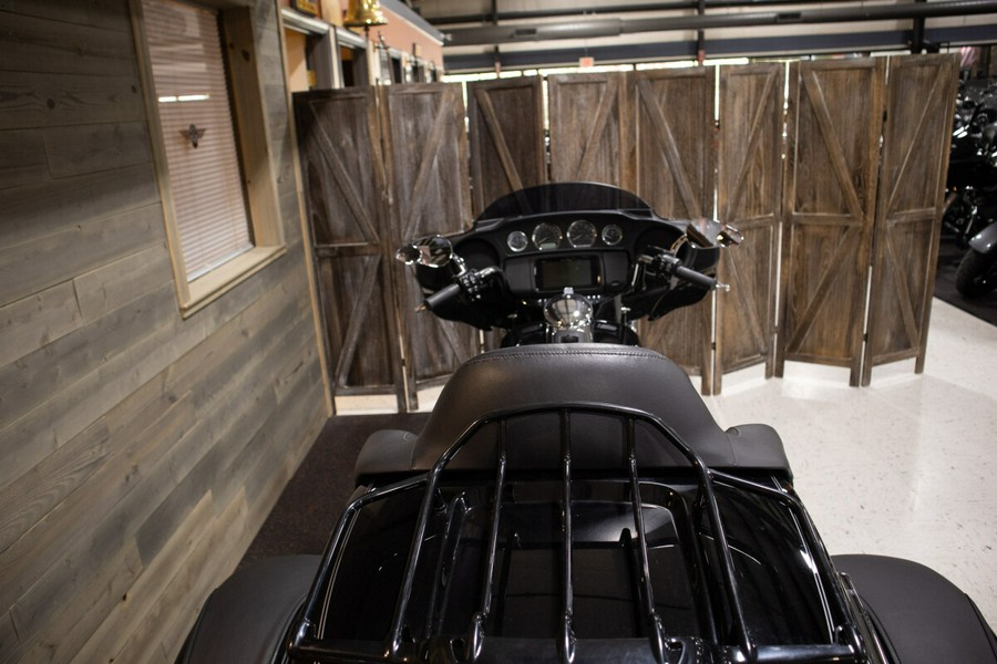 2022 Tri Glide® Ultra (FLHTCUTG)
