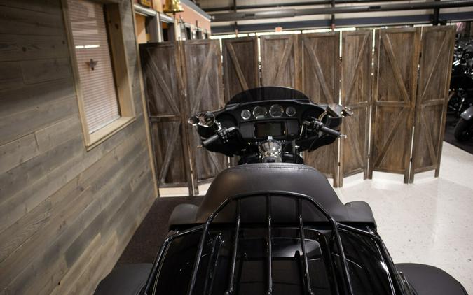 2022 Tri Glide® Ultra (FLHTCUTG)