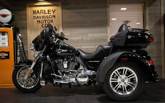 2022 Tri Glide® Ultra (FLHTCUTG)