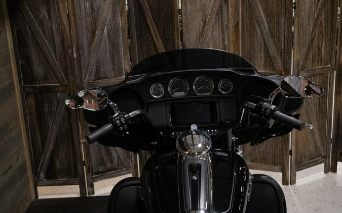 2022 Tri Glide® Ultra (FLHTCUTG)
