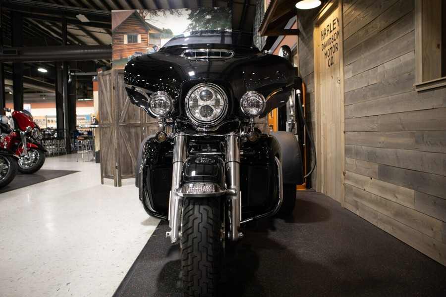 2022 Tri Glide® Ultra (FLHTCUTG)