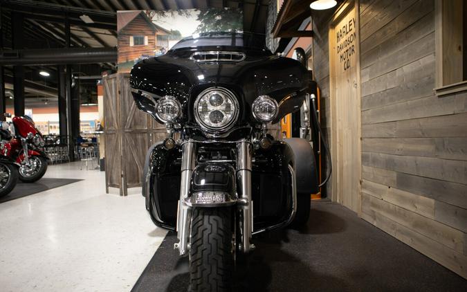 2022 Tri Glide® Ultra (FLHTCUTG)