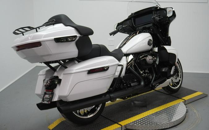 2026 Harley-Davidson® Street Glide Limited White Onyx Pearl Black Trim