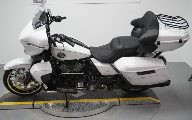 2026 Harley-Davidson® Street Glide Limited White Onyx Pearl Black Trim