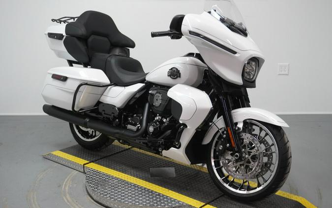 2026 Harley-Davidson® Street Glide Limited White Onyx Pearl Black Trim
