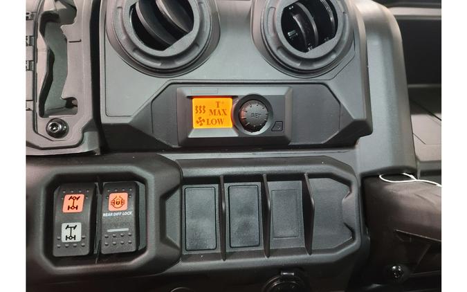 2026 Can-Am Defender MAX DPS™ CAB HD10