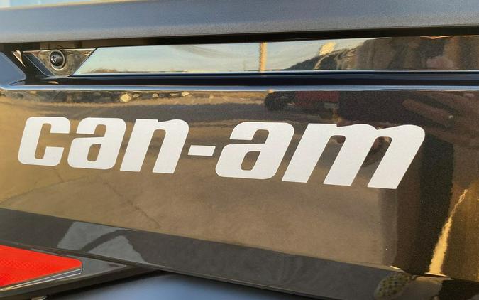 2026 Can-Am® Defender XT CAB HD11