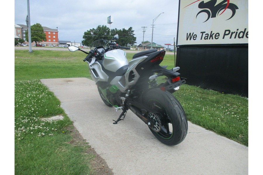 2024 Kawasaki NINJA 7 HYBRID