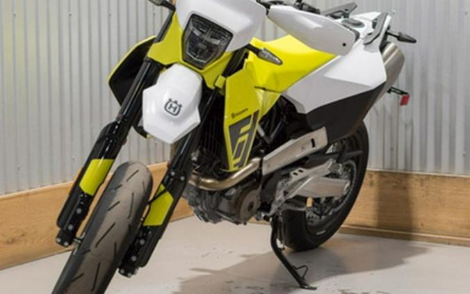 2026 Husqvarna Supermoto 701
