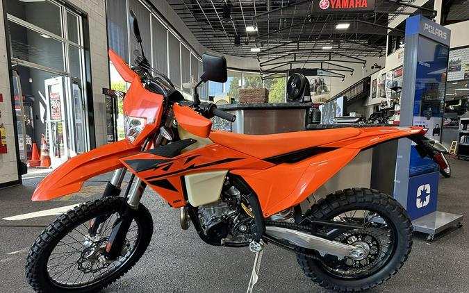 2025 KTM 500 EXC-F Six Days First Look [Fast Facts; 15 Photos]