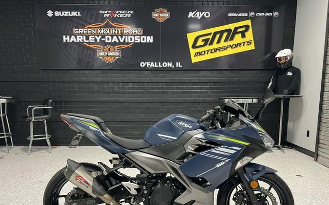 2022 Kawasaki Ninja 400 ABS Metallic Matte Blue/Metallic Graphi