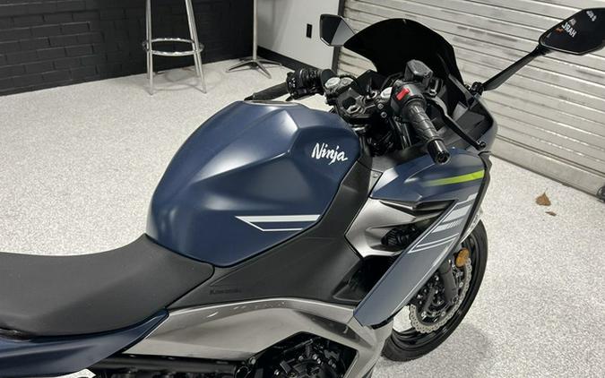 2022 Kawasaki Ninja 400 ABS Metallic Matte Blue/Metallic Graphi