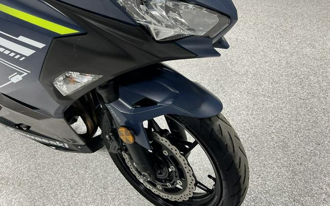 2022 Kawasaki Ninja 400 ABS Metallic Matte Blue/Metallic Graphi