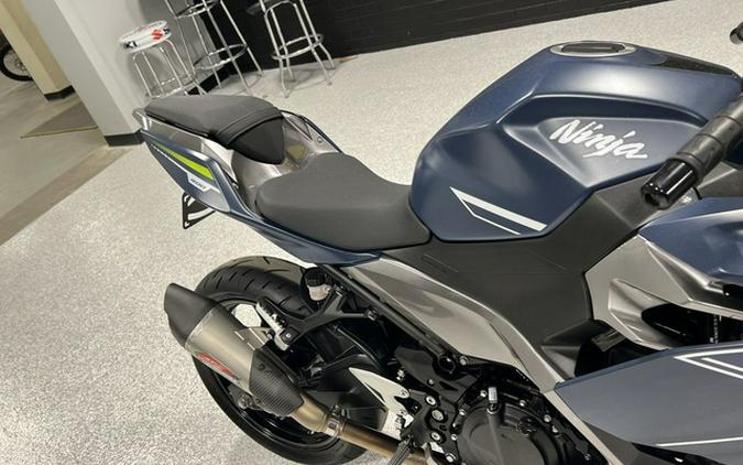 2022 Kawasaki Ninja 400 ABS Metallic Matte Blue/Metallic Graphi