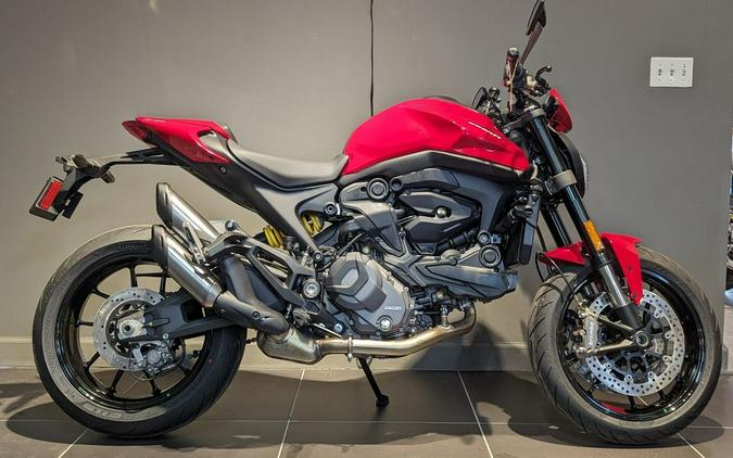 2024 DUCATI MONSTER PLUS