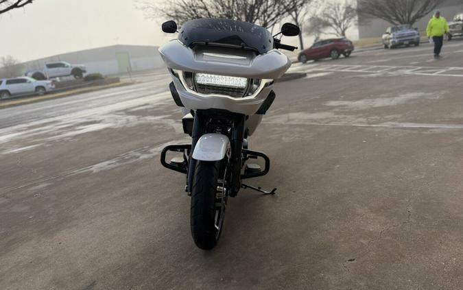 2024 Harley-Davidson® Road Glide® White Onyx Pearl - Black Finish