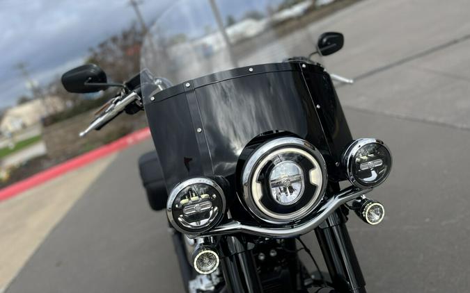 2026 Harley-Davidson® FLHC Heritage Classic Purple Abyss