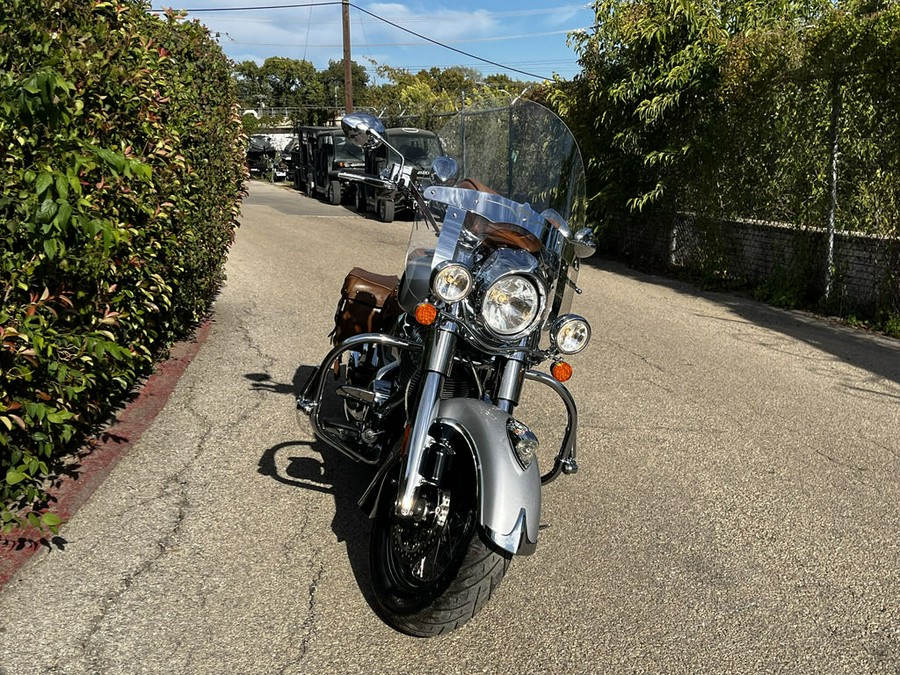 2016 Indian Motorcycle® Chief® Vintage Star Silver and Thunder Black