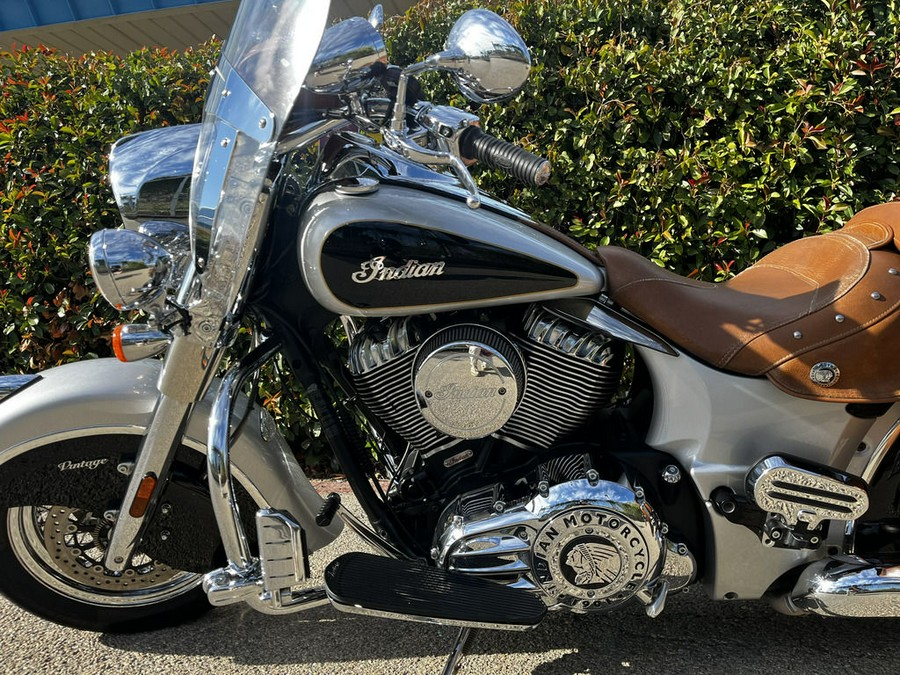 2016 Indian Motorcycle® Chief® Vintage Star Silver and Thunder Black