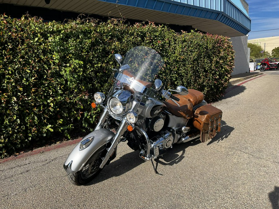 2016 Indian Motorcycle® Chief® Vintage Star Silver and Thunder Black