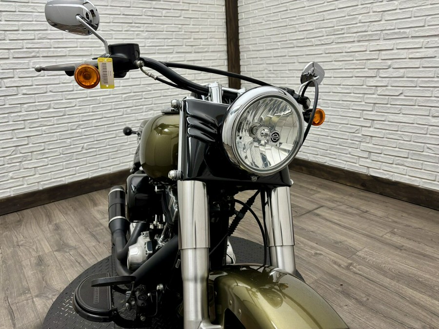 2016 Harley-Davidson® Softail Slim®