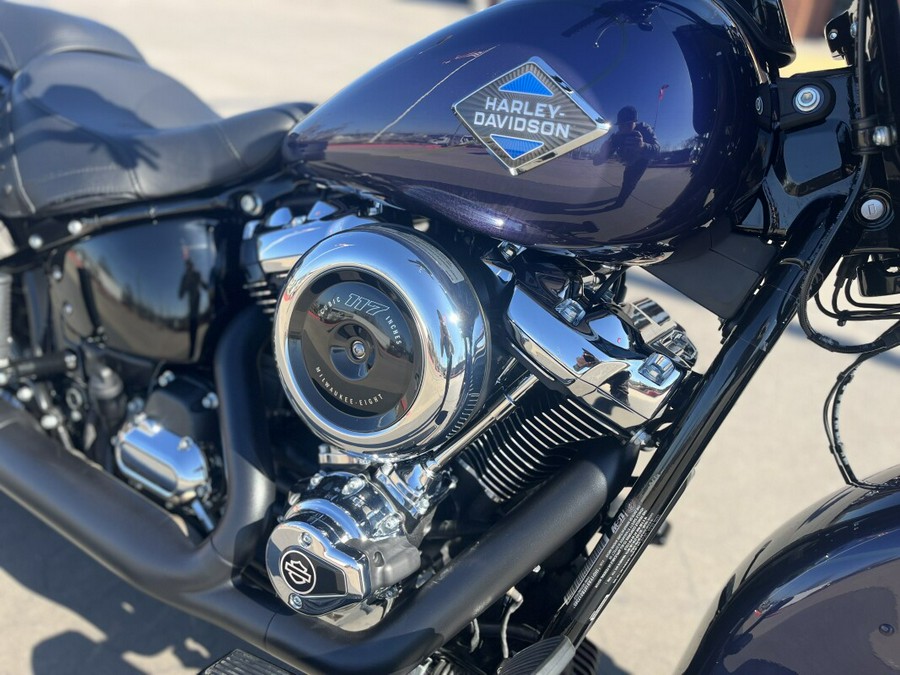 2026 Harley-Davidson® FLHC Heritage Classic, Purple Abyss