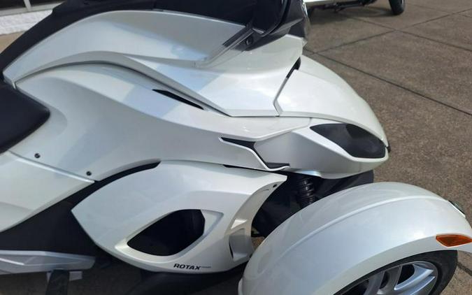 2014 Can-Am® Spyder® ST SE5