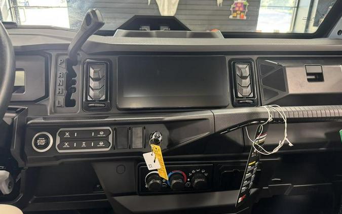 2026 Can-Am Defender XT CAB HD11