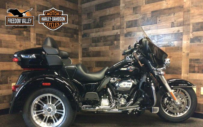 2024 Harley-Davidson Tri Glide Ultra Vivid Black FLHTCUTG