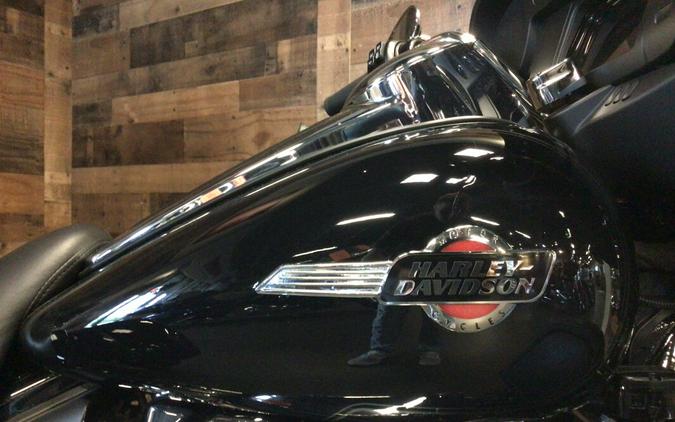 2024 Harley-Davidson Tri Glide Ultra Vivid Black FLHTCUTG