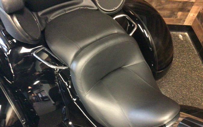 2024 Harley-Davidson Tri Glide Ultra Vivid Black FLHTCUTG