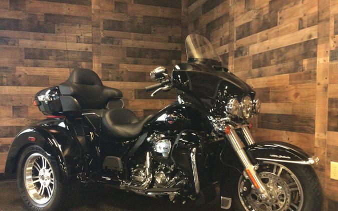 2024 Harley-Davidson Tri Glide Ultra Vivid Black FLHTCUTG