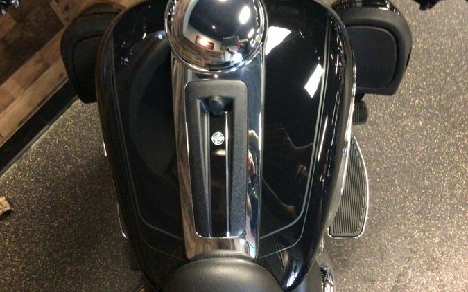 2024 Harley-Davidson Tri Glide Ultra Vivid Black FLHTCUTG