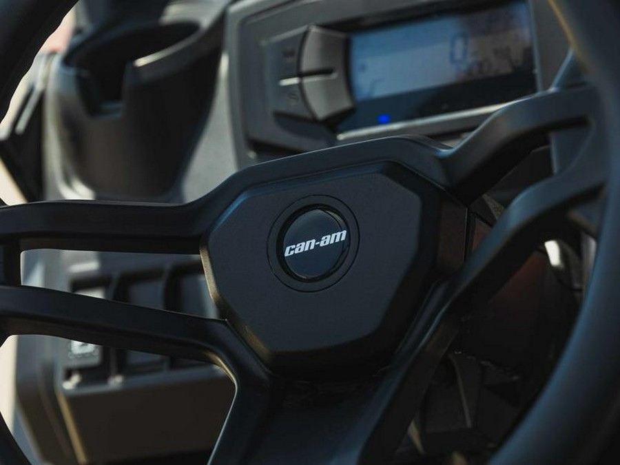 2025 Can-Am® Defender MAX HD7