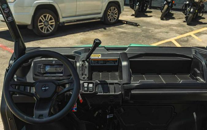 2025 Can-Am® Defender MAX HD7