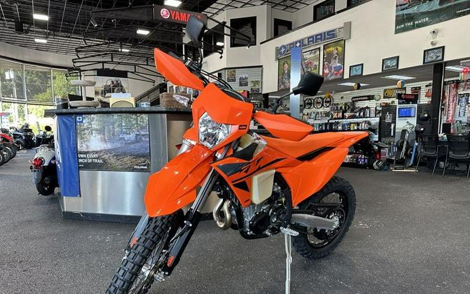 2025 KTM 500 EXC-F Six Days First Look [Fast Facts; 15 Photos]