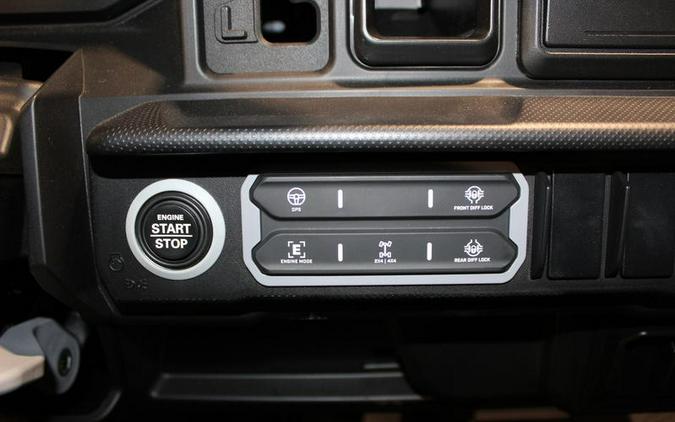 2026 Can-Am® SSV DEF XT 65 HD11 BE 26