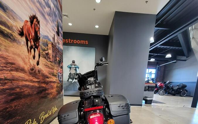 2024 Harley-Davidson® Heritage Classic Vivid Black - Black Finish