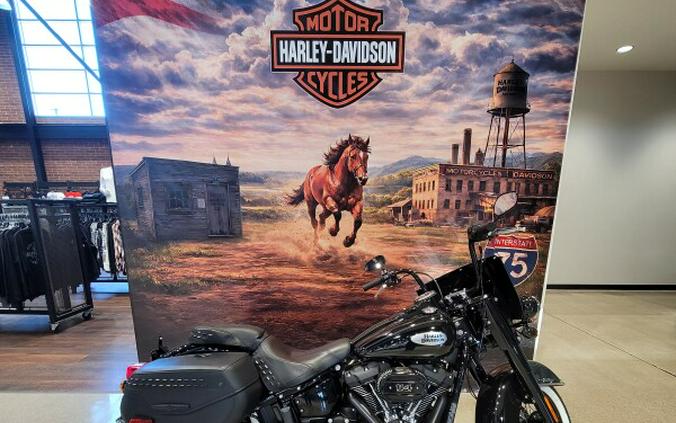 2024 Harley-Davidson® Heritage Classic Vivid Black - Black Finish