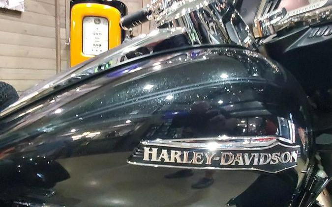 2018 Harley-Davidson® FLHTCUTG - Tri Glide® Ultra