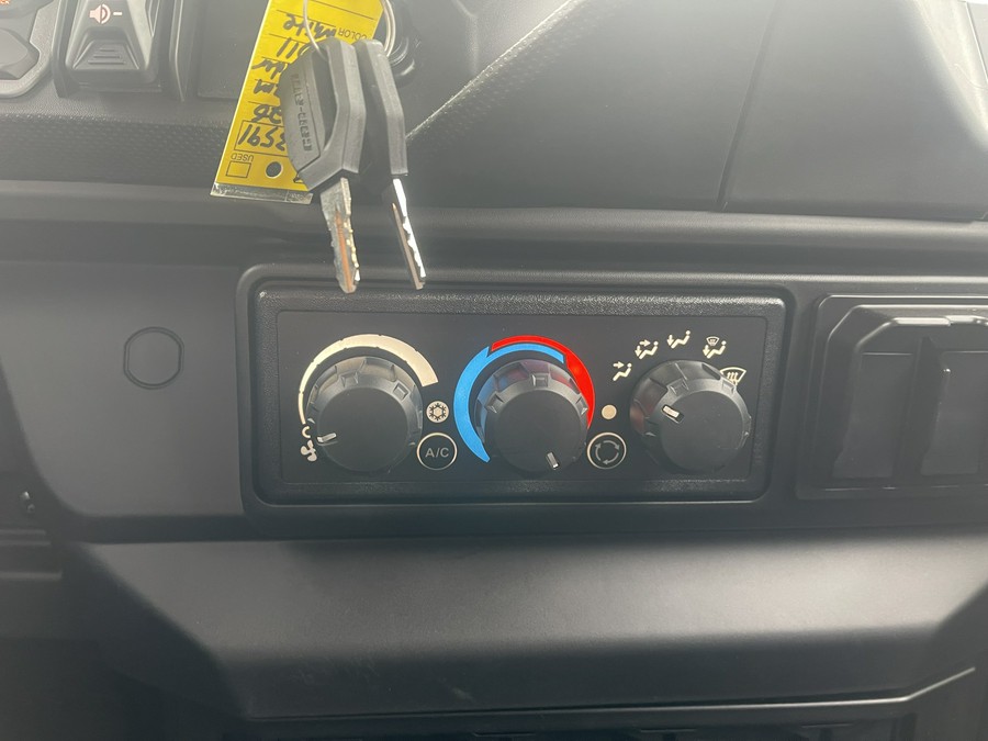 2026 Can-Am Defender MAX Limited HD11