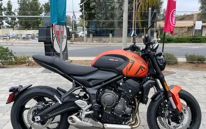 2023 Triumph Trident 660 Matte Baja Orange / Matte Storm Grey