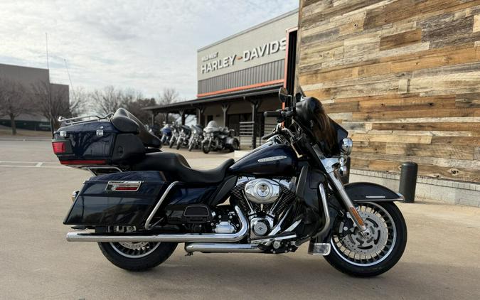 2013 Harley-Davidson® Electra Glide® Ultra Limited Big Blue Pearl/Vivid Black