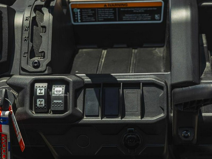 2025 Can-Am® Defender MAX HD7