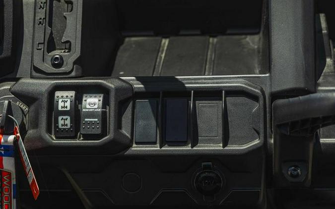 2025 Can-Am® Defender MAX HD7