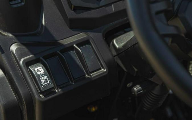 2025 Can-Am® Defender MAX HD7