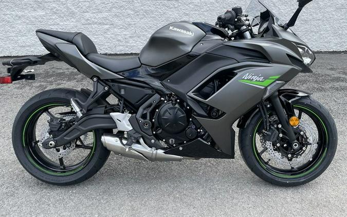 2024 Kawasaki Ninja 650 Metallic Matte Graphenesteel Gray/Ebony