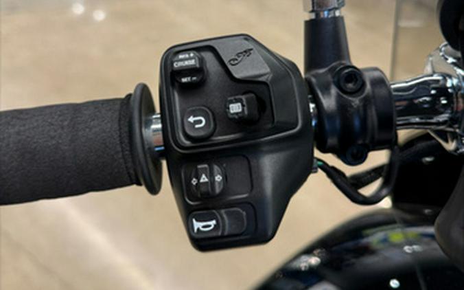 2025 Indian Scout Classic Limited +Tech Black Metallic