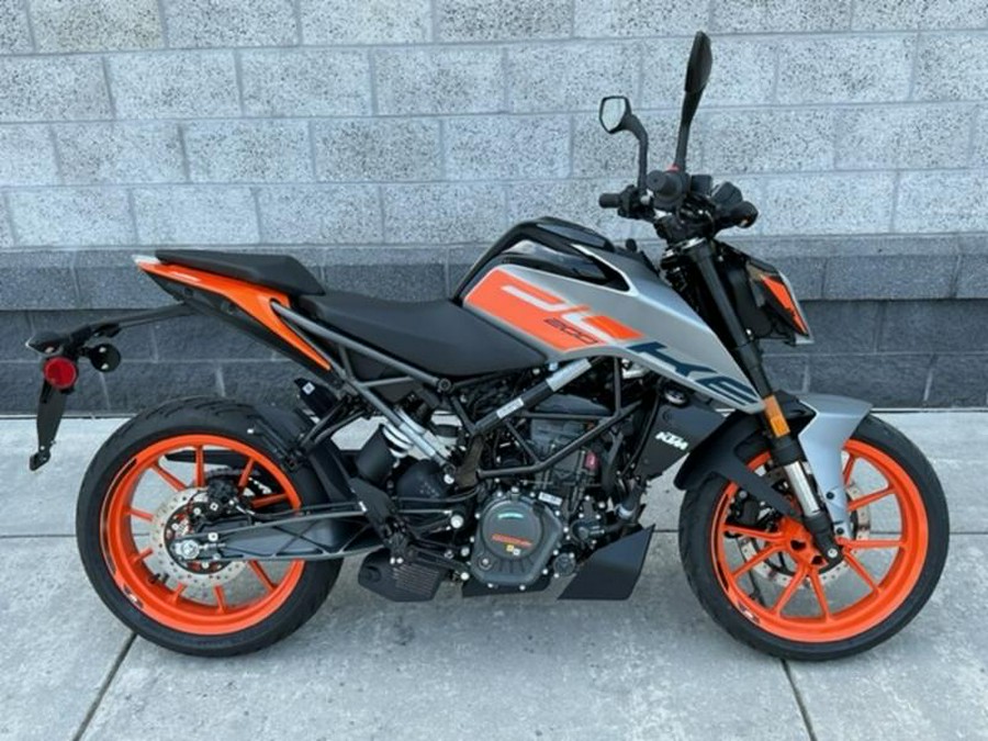 2023 KTM 200 Duke